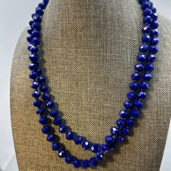 Beautiful glass royal blue necklace. The length is 18 inches long.​​ - Picture 3 of 4